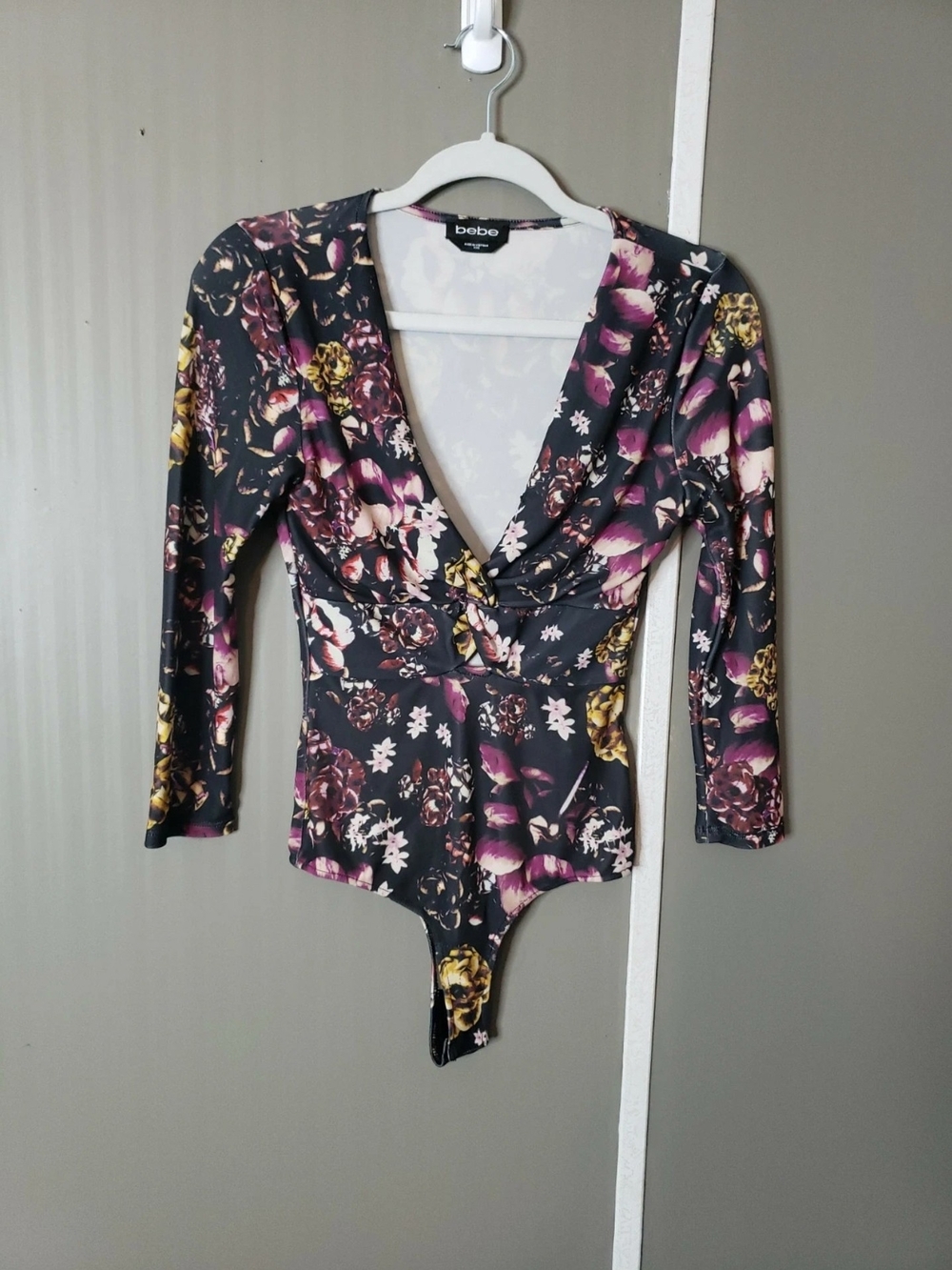 bebe Black Floral V-Neck Long-Sleeve Bodysuit Spendid Garden